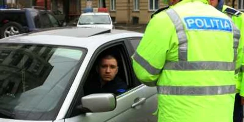 Şoferii opriţi în trafic de poliţişti inventează diverse „situaţii urgente"