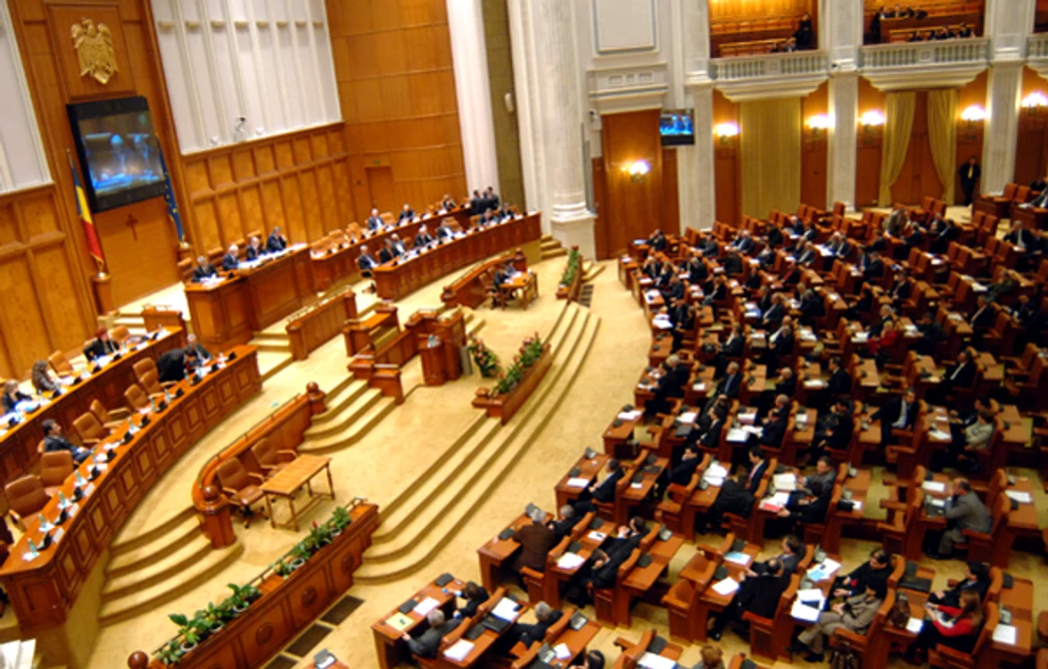 
    Liberalii vor să schimbe guvernul în Parlament  