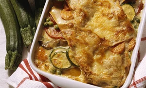 lasagna de dovlecei cu rosii si mazare jpeg