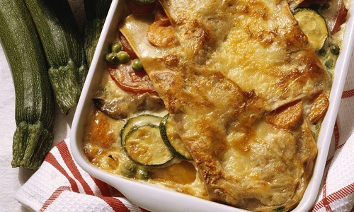lasagna de dovlecei cu rosii si mazare jpeg