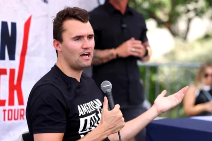 Charlie Kirk în timpul unei dezbateri. Foto: Profimedia Images