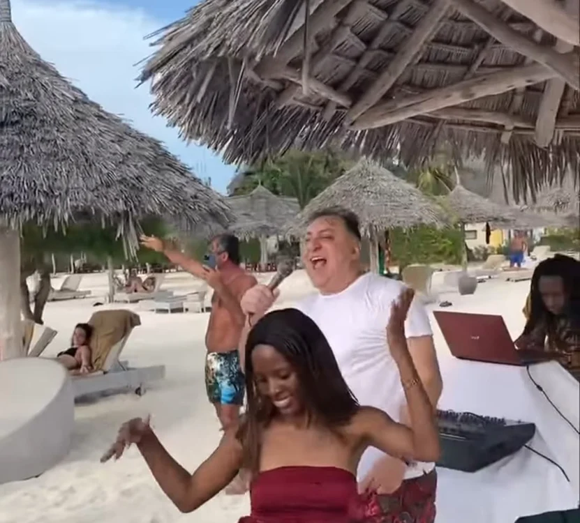 
    Vali Vijelie, petrecere cu manele în ZanzibarFoto: Captură Video  