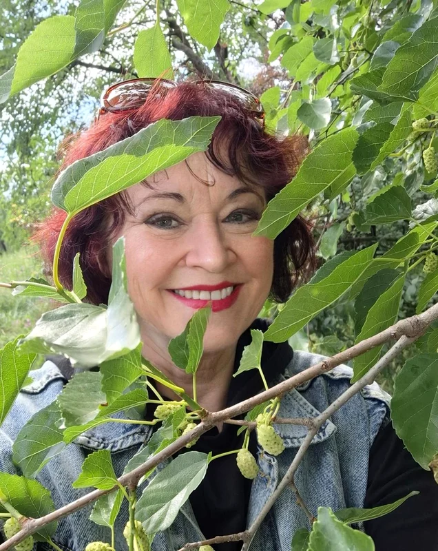 Natalia Guberna prepară cea bună dulceață din dude