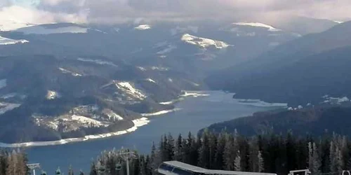 Pârtiile de la Ski Resort Transalpina luate cu asalt de iubitorii sporturilor de iarnă la sfârşit de săptămână de la primele ore Foto Horia Brănescu