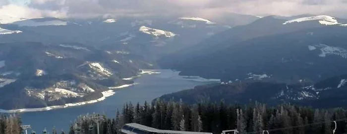 Pârtiile de la Ski Resort Transalpina, luate cu asalt de iubitorii sporturilor de iarnă la sfârşit de săptămână FOTO Horia Brănescu