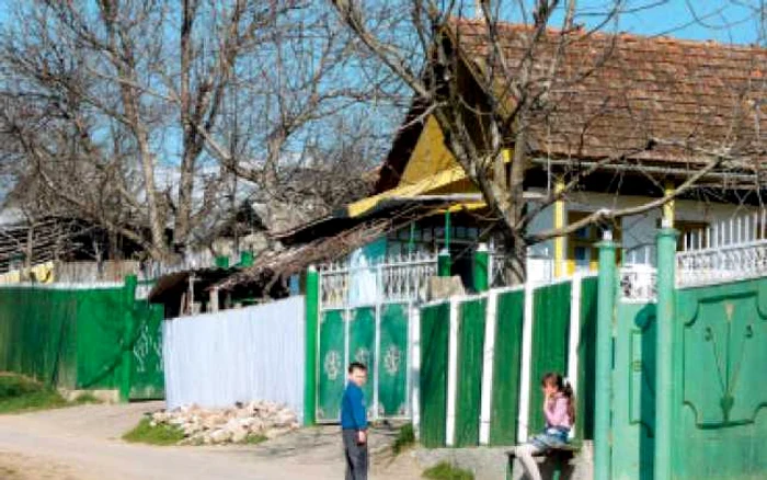 Basarabia pierde câte un sat, la două luni