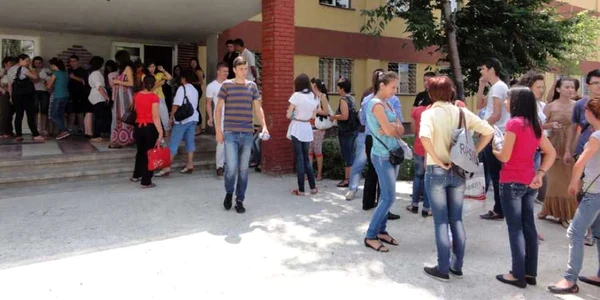 Elevii care au susţinut BAC-ul de toamnă au aşteptat ieri degeaba toată ziua afişarea rezultatelor contestaţiilor