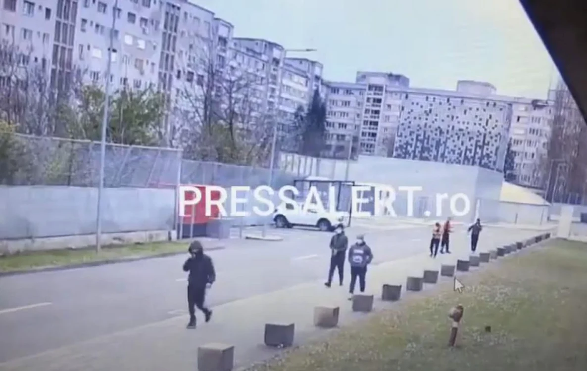 Atacul a fost surprins de camerele de supraveghere  FOTO captură video Pressalert.ro