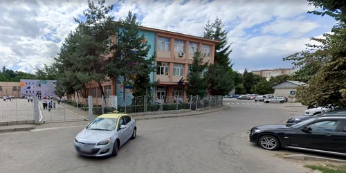 scoala alexandru davila pitesti langa care a avut loc agresiunea foto Google Maps jpg
