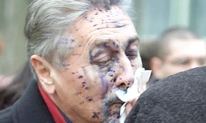 2000  Emil Constantinescu  a fost împroşcat  cu cerneală jpeg