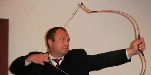 De patru ani şi jumătate practică tirul cu arcul