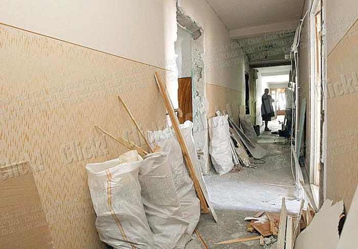 Apartamentul  bătrânei era ieri  răvăşit în urma  exploziei puternice ()