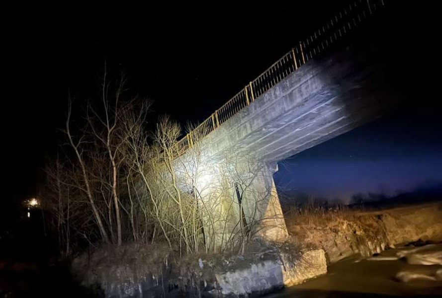  Pod închis de urgenţă în urma apariţiei unor deformări. Decizia, luată după un apel la 112