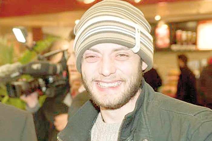 «Noaptea hoinăream şi căutam casa»