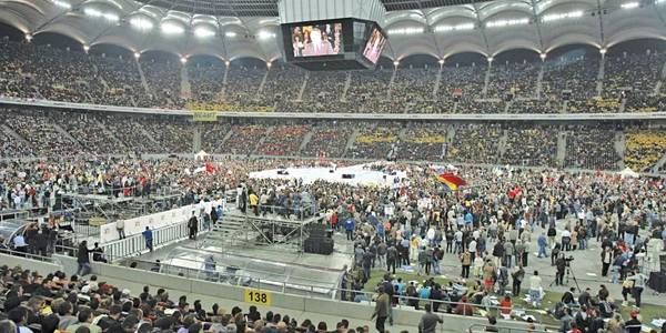 „Arena Naţională“ a fost umplută până la refuz cu militanţi USL FOTO: MARIAN ILIESCU