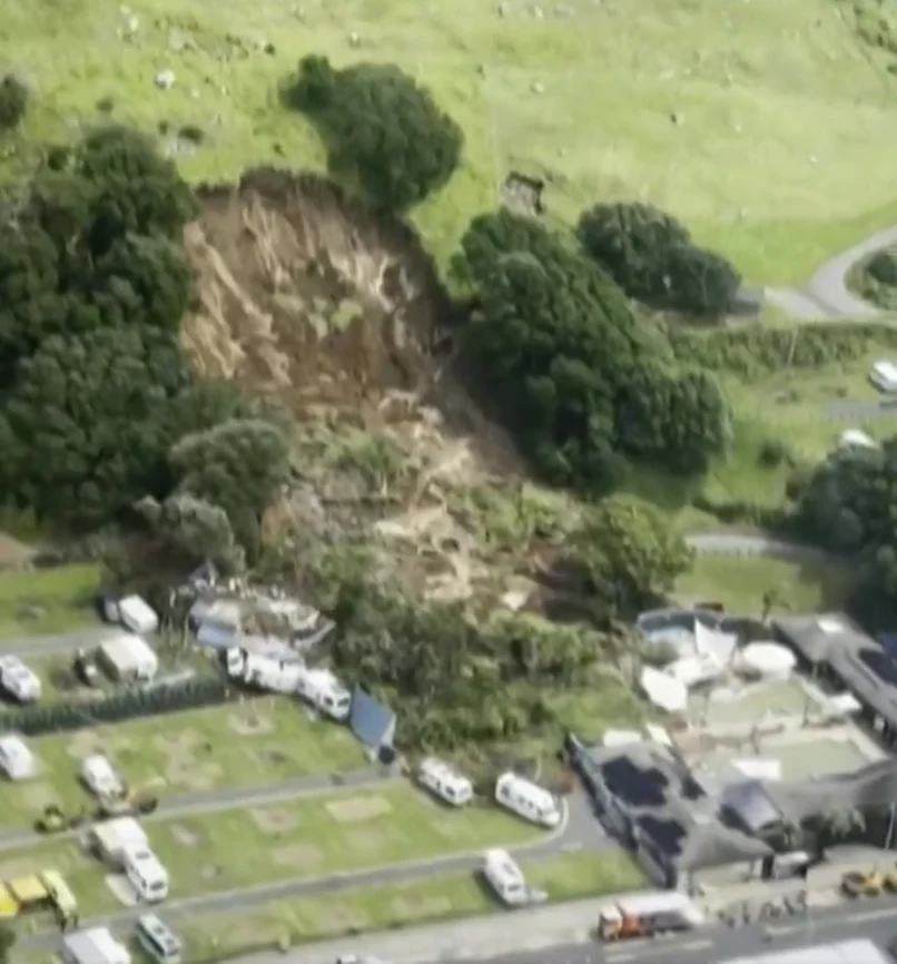 Tragedie în Noua Zeelandă: turiști dispăruți după ce o zonă de camping a fost înghițită de o alunecare de teren