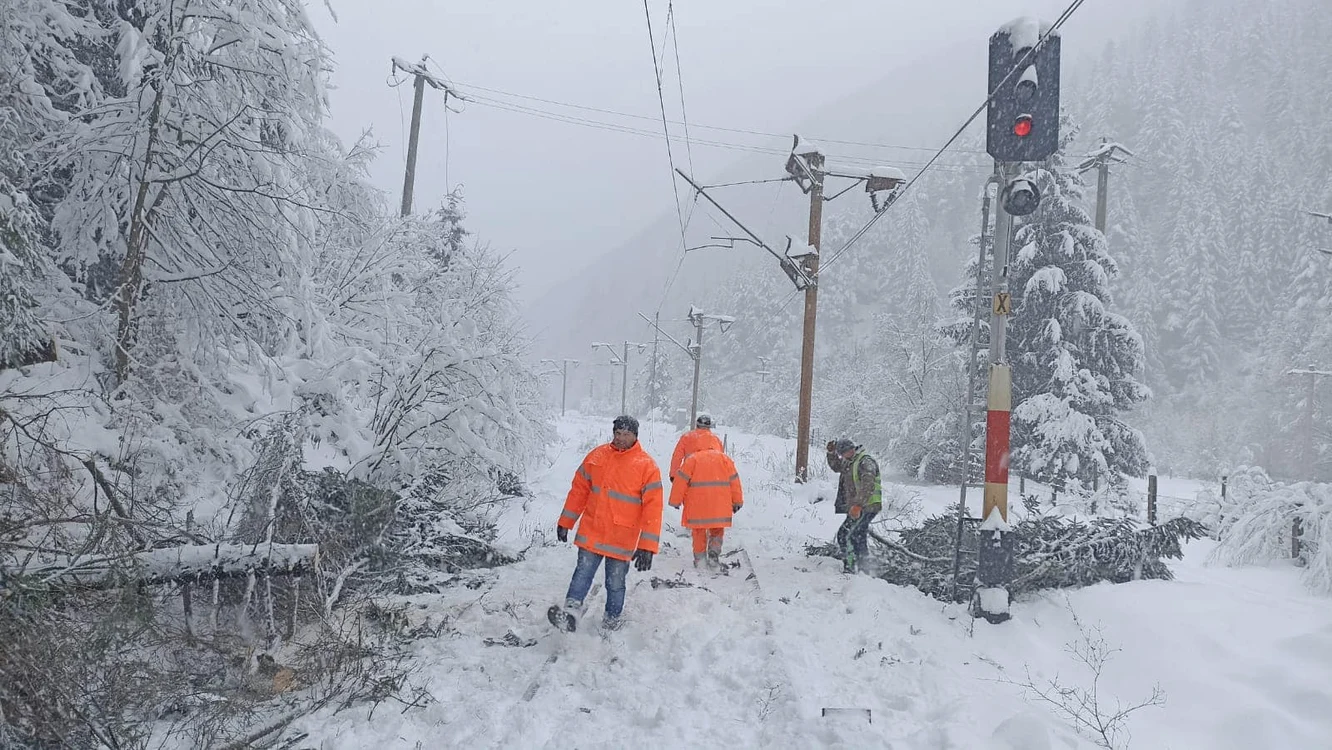 Trenurile sunt afectate de vremea nefavorabilă Foto: CFR Infrastructură/Facebook
