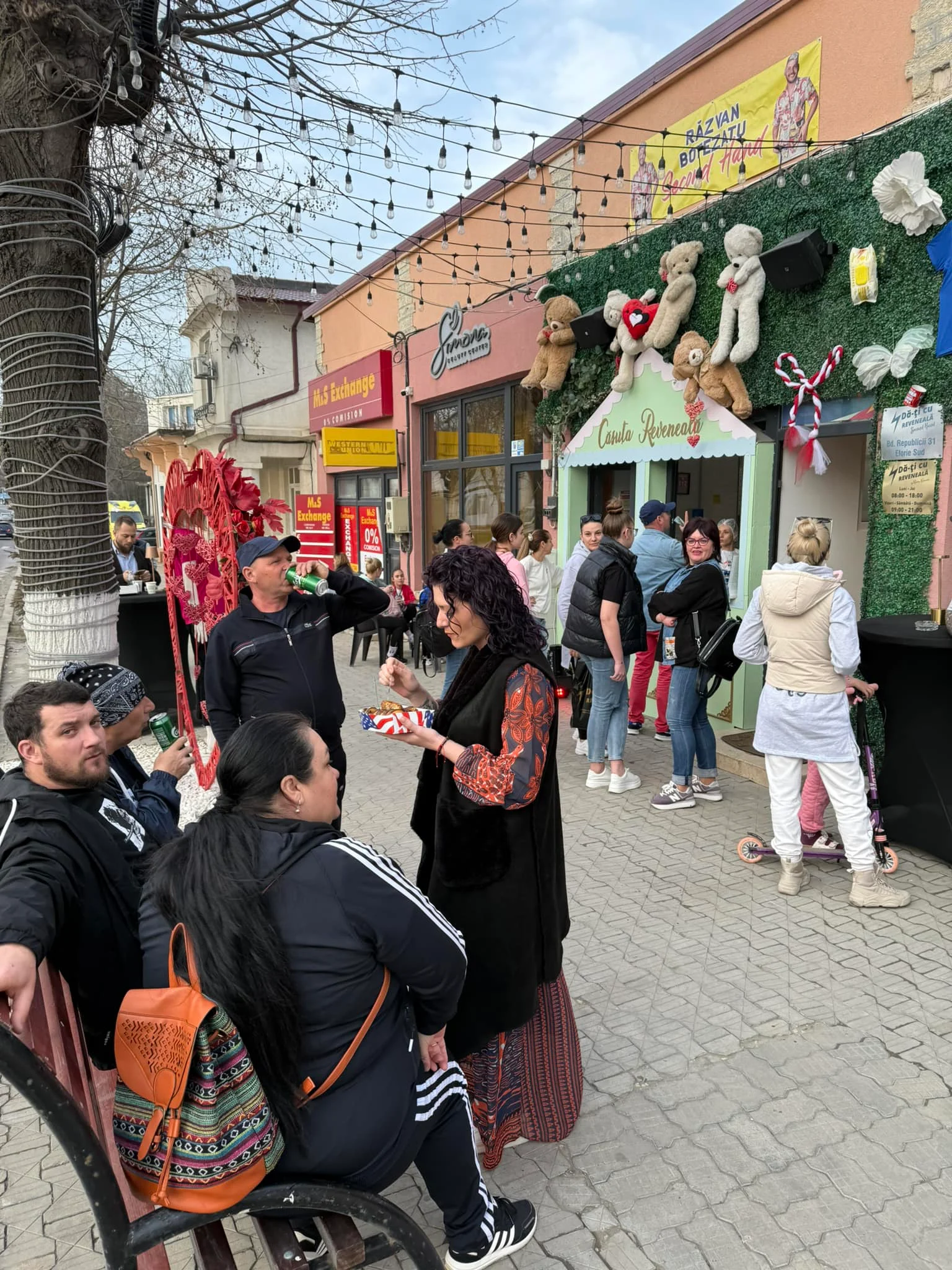 Magazinul lui din Eforie, mereu aglomerat