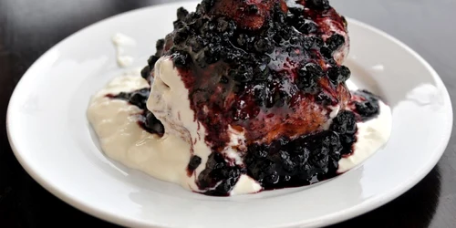 papanasi cu dulceata de afine clickpoftabuna.ro