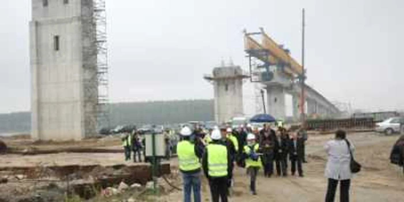 Lucrările pe malul românesc se află la stadiul de peste 60 la sută.