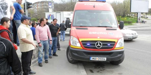Tânărul, lovit cu bestialitate de vecinii băuți, a fost internat de urgență cu multiple traumatisme (foto: arhivă Adevărul)