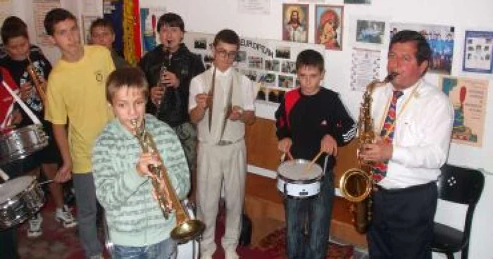 Râmnicu Vâlcea: Fanfara elevilor se pregăteşte pentru „Festivalul roadele toamnei”