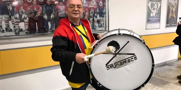 Obosit și cu degetul bandajat, dar fericit pentru calificare, așa a terminat Emil Boc deplasarea la Ostrava, Cehia jpeg