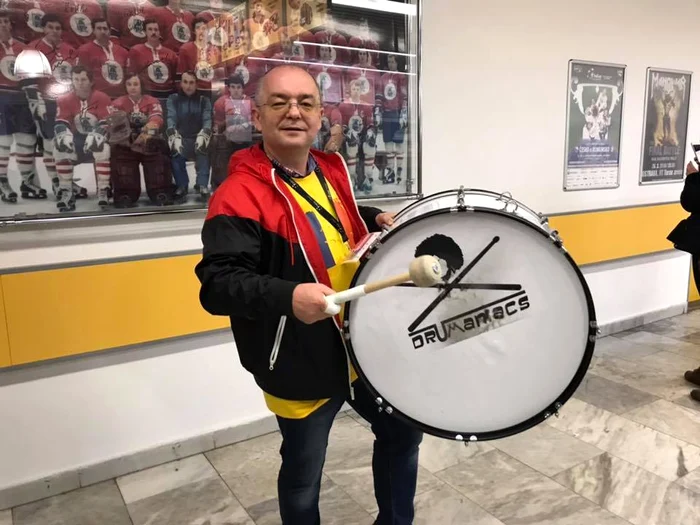 Obosit și cu degetul bandajat, dar fericit pentru calificare, așa a terminat Emil Boc deplasarea la Ostrava, Cehia