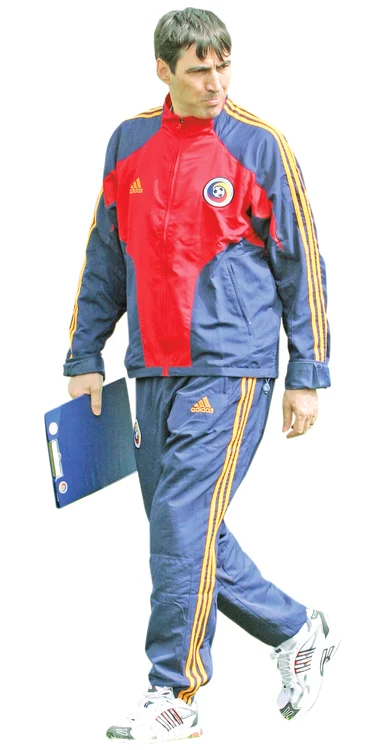 
    Adi Mutu  îl ia “la şuturi”, la nivel declarativ, pe selecţionerul Victor Piţurcă  