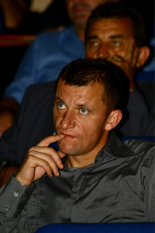 
    Dorinel Munteanu  
