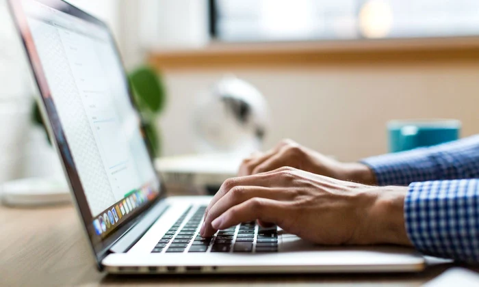 computer platforma informatica baza de date online maini calculator