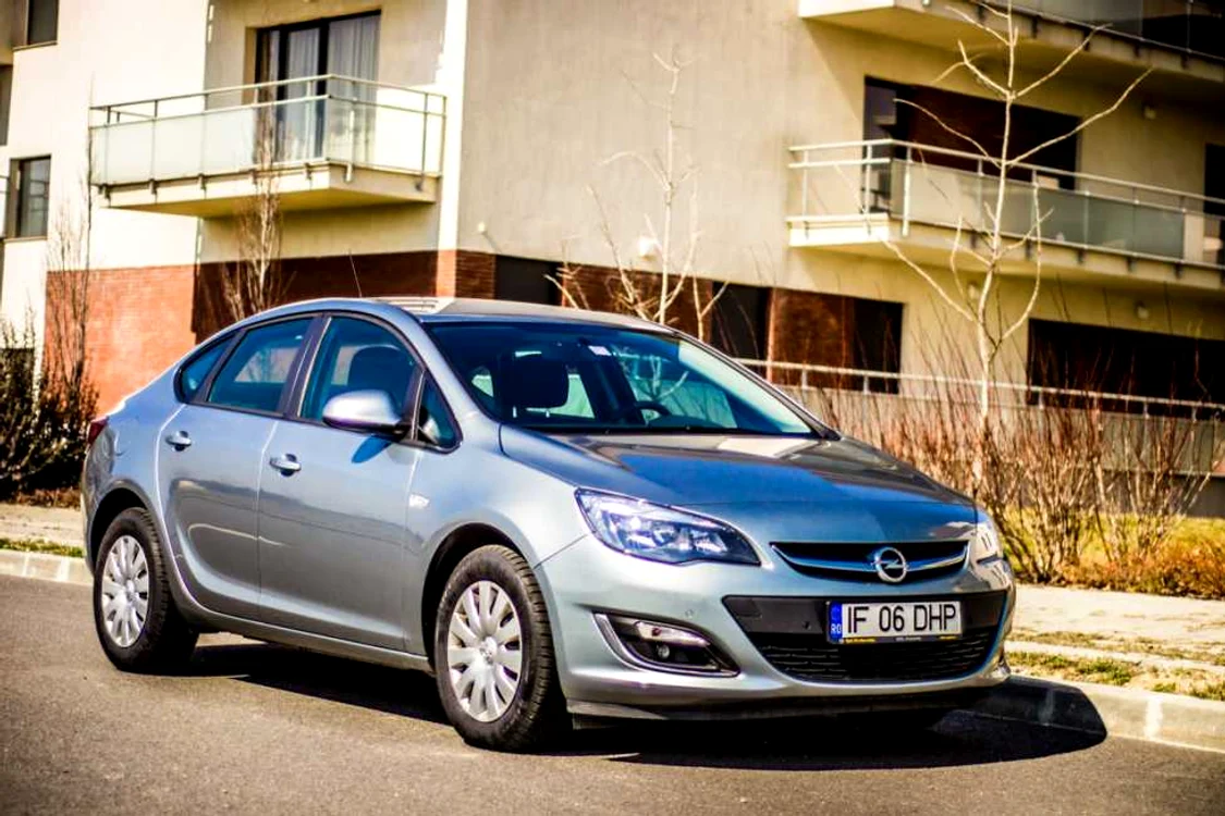 Opel Astra Sedan 8