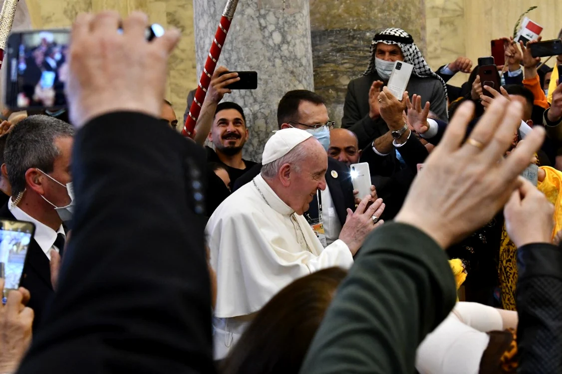 
    Papa Francisc, întâmpinat de mulţimi entuziaste la Irbil şi MosulFoto: AFP  