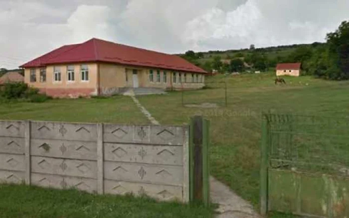 Mulţi elevi din mediul rural învaţă încă în spaţii improprii