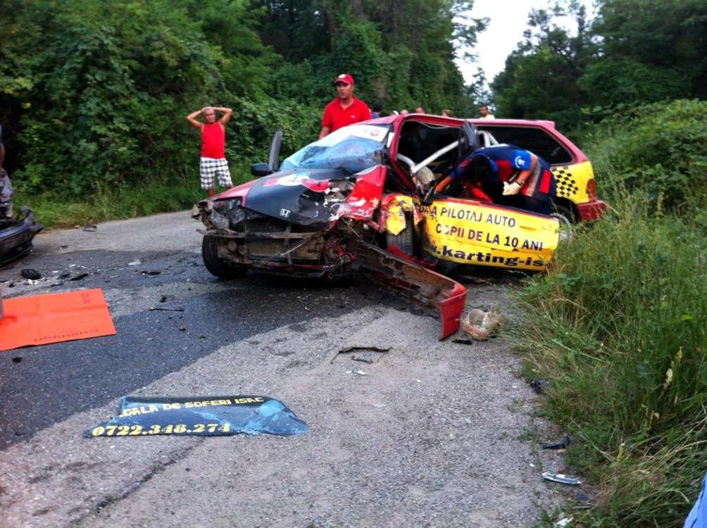 Mașina condusă de Daniela Zaharie după accidentul din județul Hunedoara
