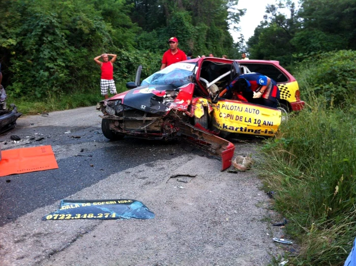 Mașina condusă de Daniela Zaharie după accidentul din județul Hunedoara