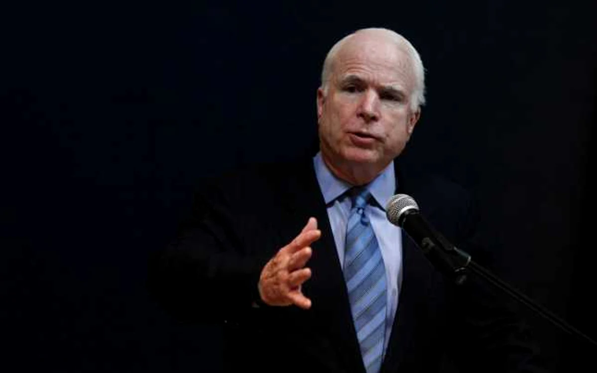 John McCain vrea măsuri de contracarare a preluării controlului Crimeei de către forţele ruse