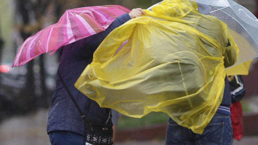 Județele care intră sub Cod Galben de vânt. Rafalele pot ajunge până la 120 km/h, avertizează meteorologii