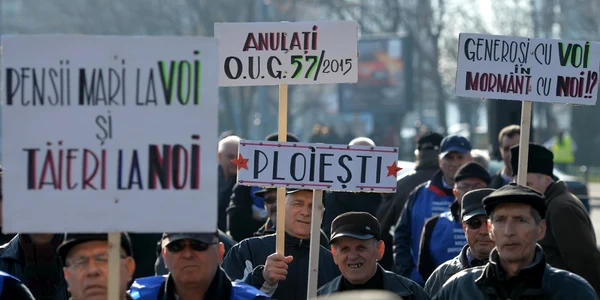 Aproape 300 de pensionari militari au protestat în faţa sediului Guvernului împotriva modificarii legislaţiei privind regimul pensiilor militare de stat Mediafax/ Alexandru Dobre