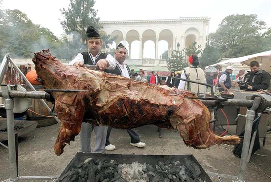 
    Un vițel de 200 kg va fi pregătit la proțap, la Festivalul Haiducilor, din Parcul Național  