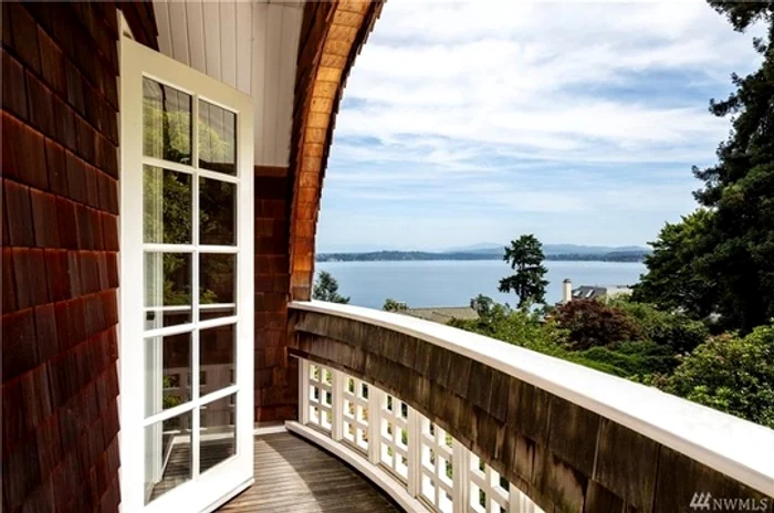 Vederea din balconul casei este una de vis 