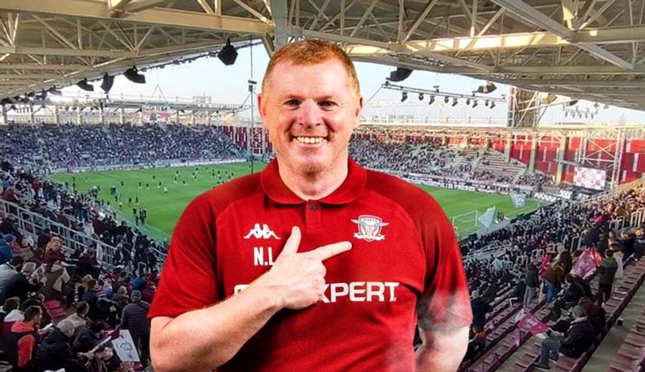 Neil Lennon, zâmbitor, în momentul prezentării sale la Rapid. FOTO: Arhiva Adevărul