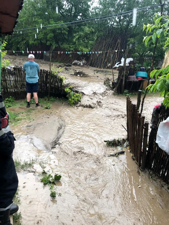 Mai multe gospodării au fost inundate