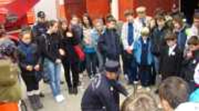 Copiii au fost învăţaţi ce să facă în cazul unui seism 