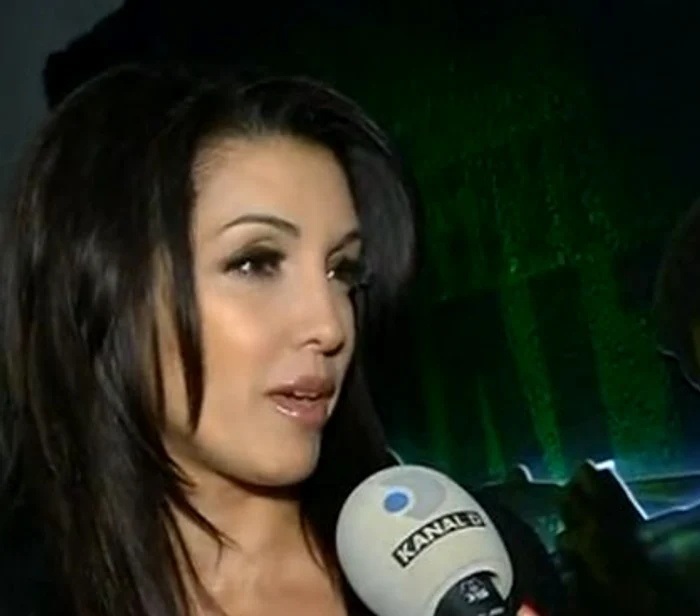 
    Nico nu are nimic împotriva relaţiei pe care o are fiica ei  