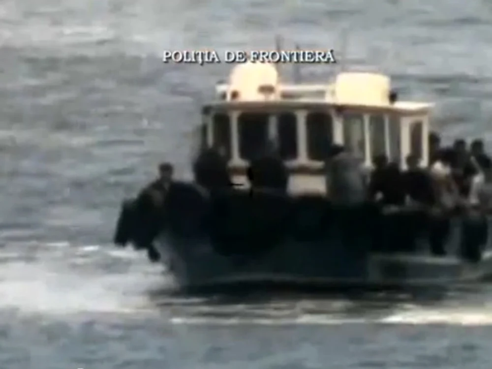 
    Vasul cu emigranți a fost descoperit în zona Portița   