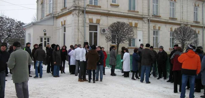 Botoşani: Angajaţii de la Psihiatrie au făcut un protest spontan