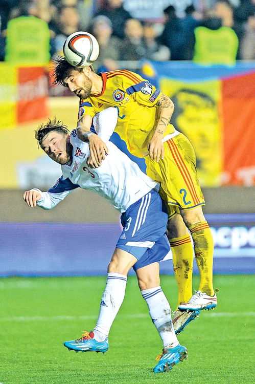 
    Papp s-a descurcat bine în apărare contra fotbaliştilor din FeroeFoto: Mediafax  