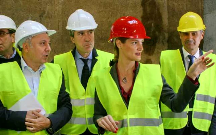 Ramona Mănescu, ministrul Transporturilor, a vizitat şantierul metroului din Drumul Taberei. FOTO Miniterul Transporturilor
