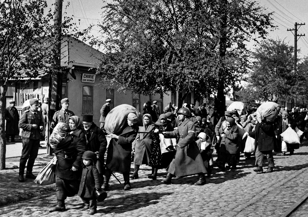 Indiferent de vârstă sau sex, evreii români au fost deportați începând cu 1941.
